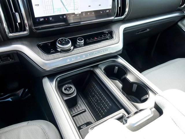 Certified 2025 Ford Expedition Platinum w/ Platinum Ultimate Package image 27