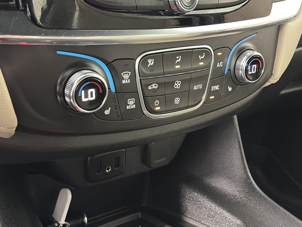 Used 2022 Chevrolet Traverse LT image 21