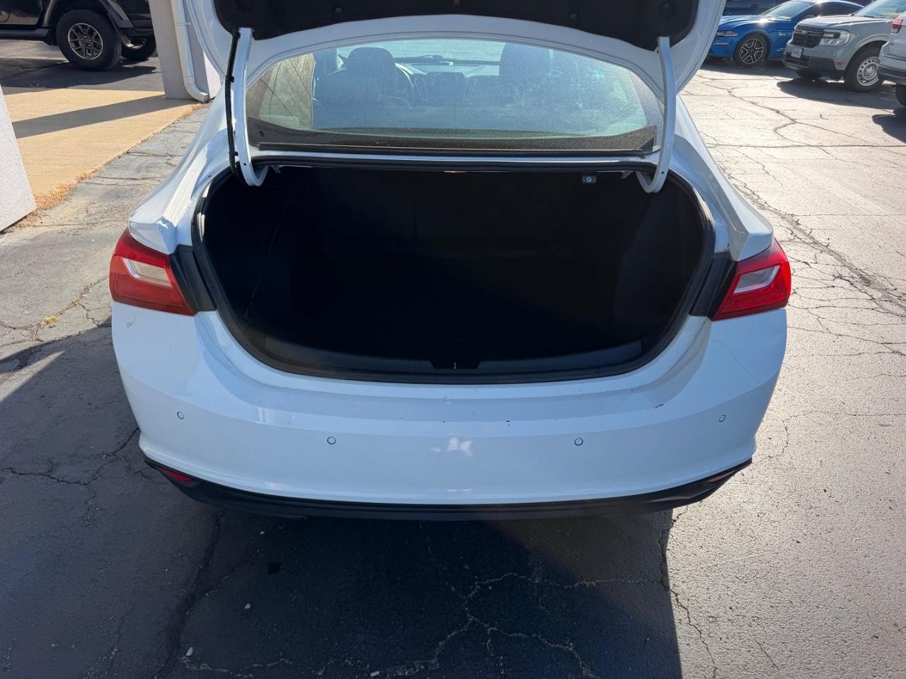 Used 2024 Chevrolet Malibu LT FWD image 5