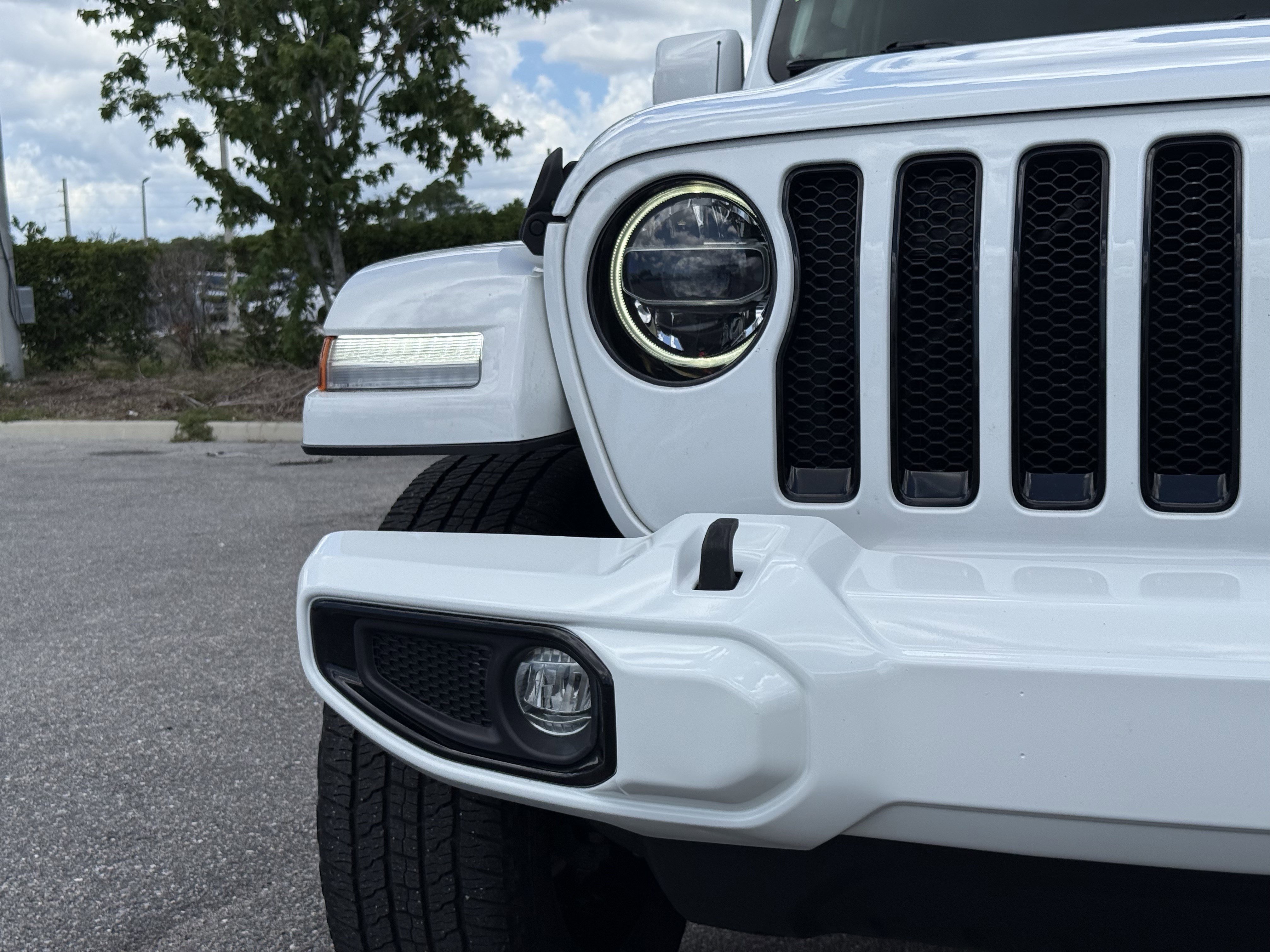 Used 2021 Jeep Wrangler Unlimited Sahara AWD/4WD image 9