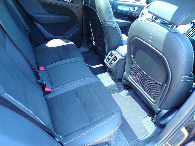 Used 2025 Volvo XC40 B5 Plus AWD/4WD image 12