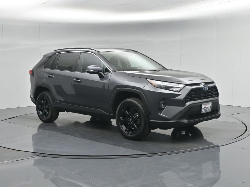 Used 2022 Toyota RAV4 XLE Premium image 3