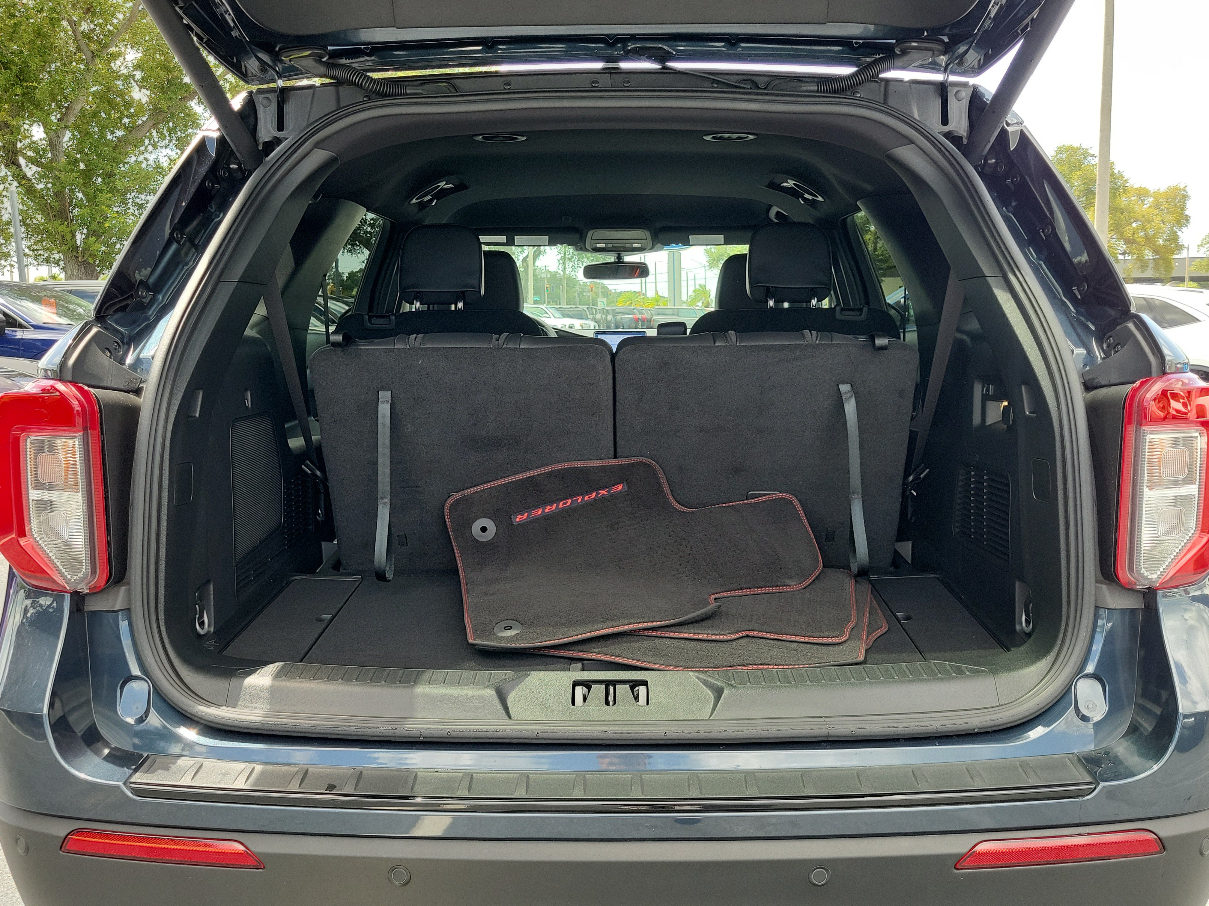 Certified 2024 Ford Explorer ST-Line w/ Class IV Trailer Tow Package RWD image 9
