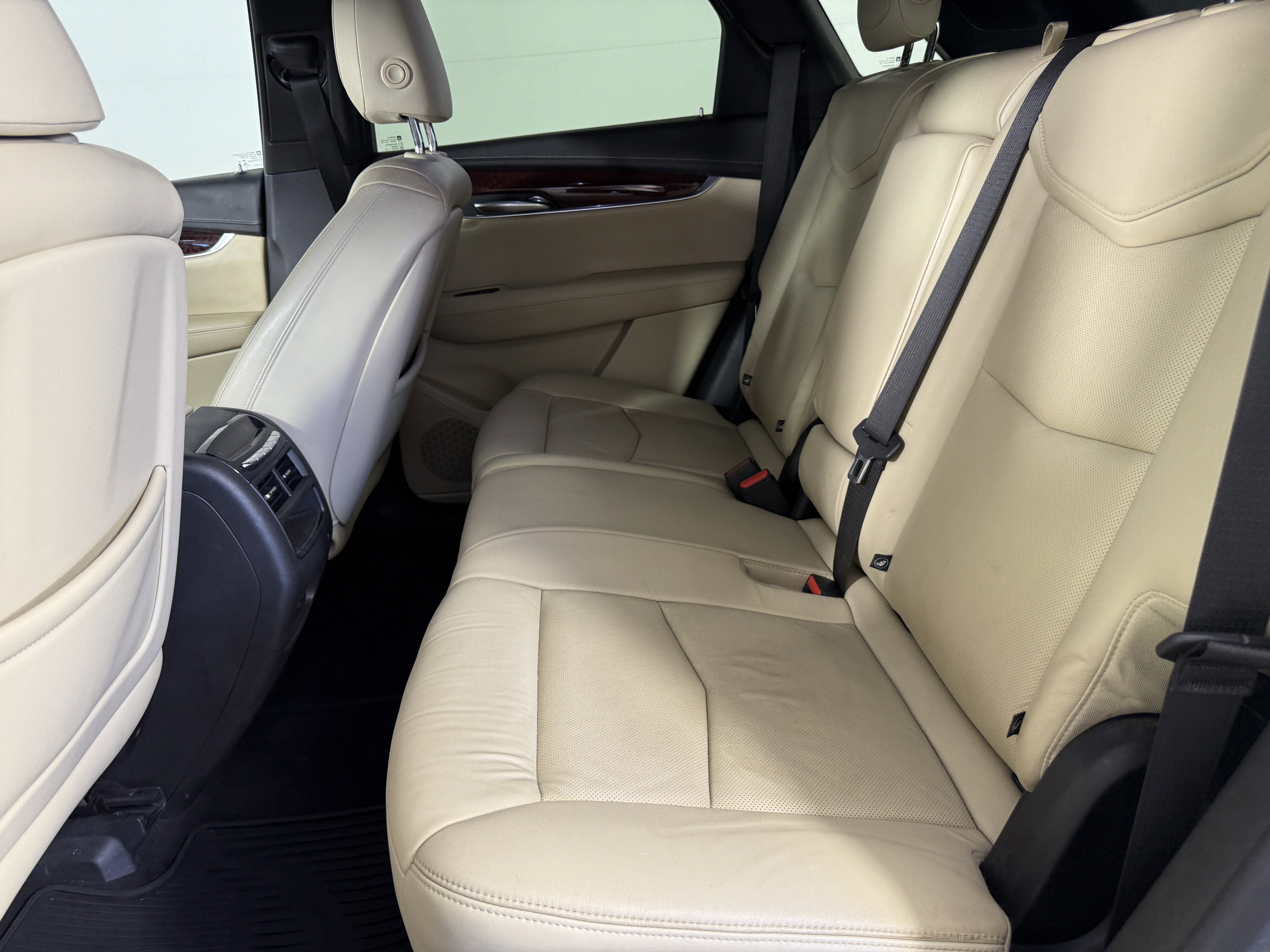 Used 2018 Cadillac XT5 Luxury w/ Driver Awareness Package image 15