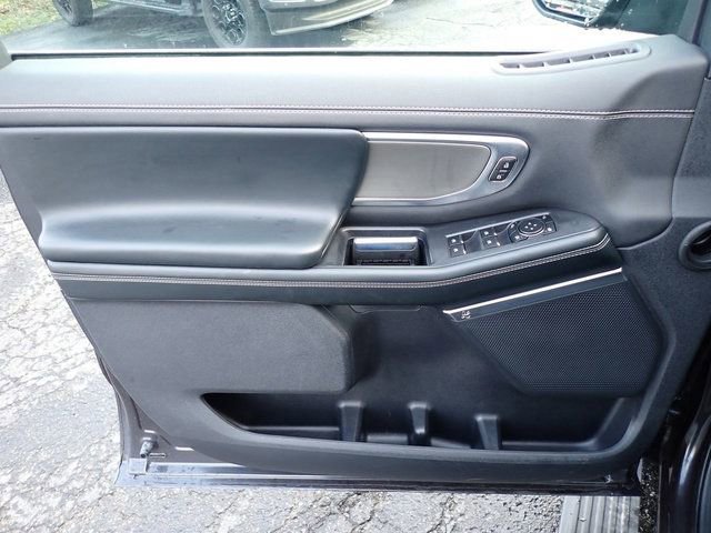 Certified 2025 Ford Expedition Max Platinum image 22