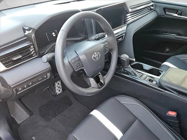 Used 2025 Toyota Camry SE w/ Convenience Package FWD image 10