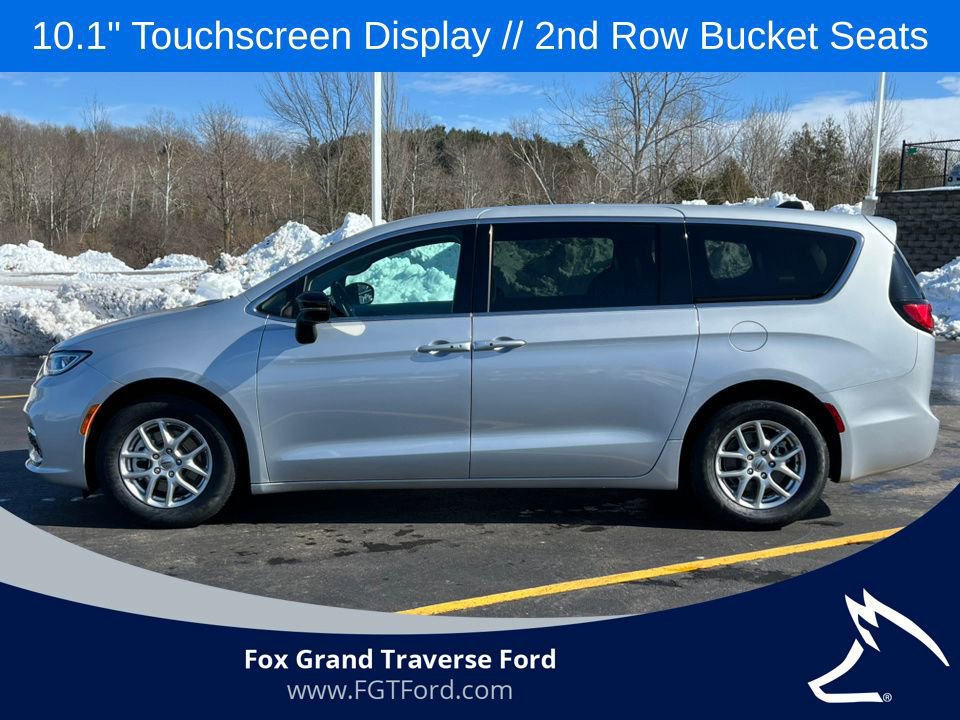 Used 2024 Chrysler Pacifica Touring-L image 5