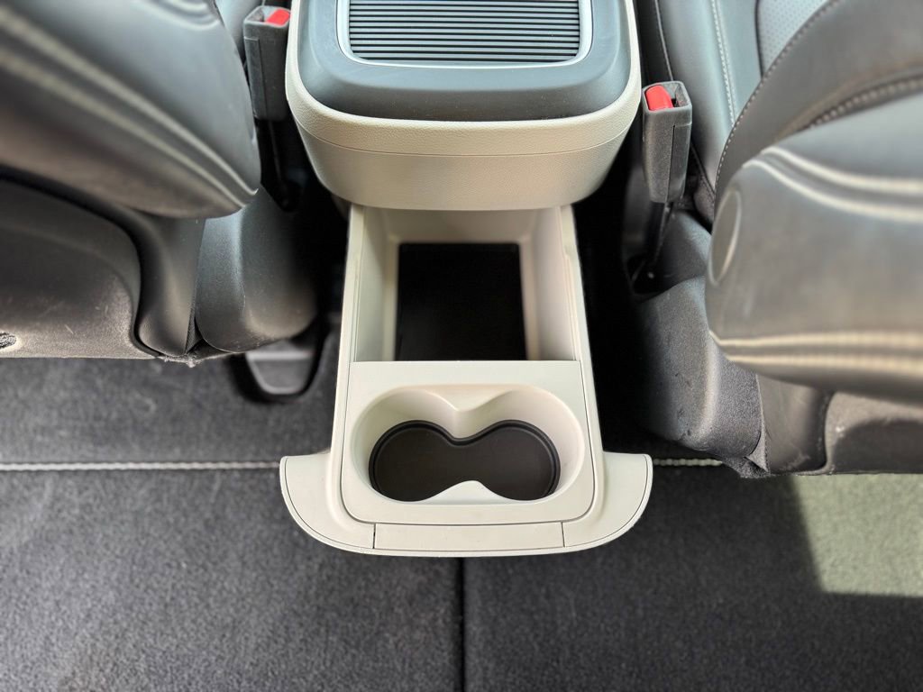 Used 2023 Chrysler Pacifica Touring-L image 41