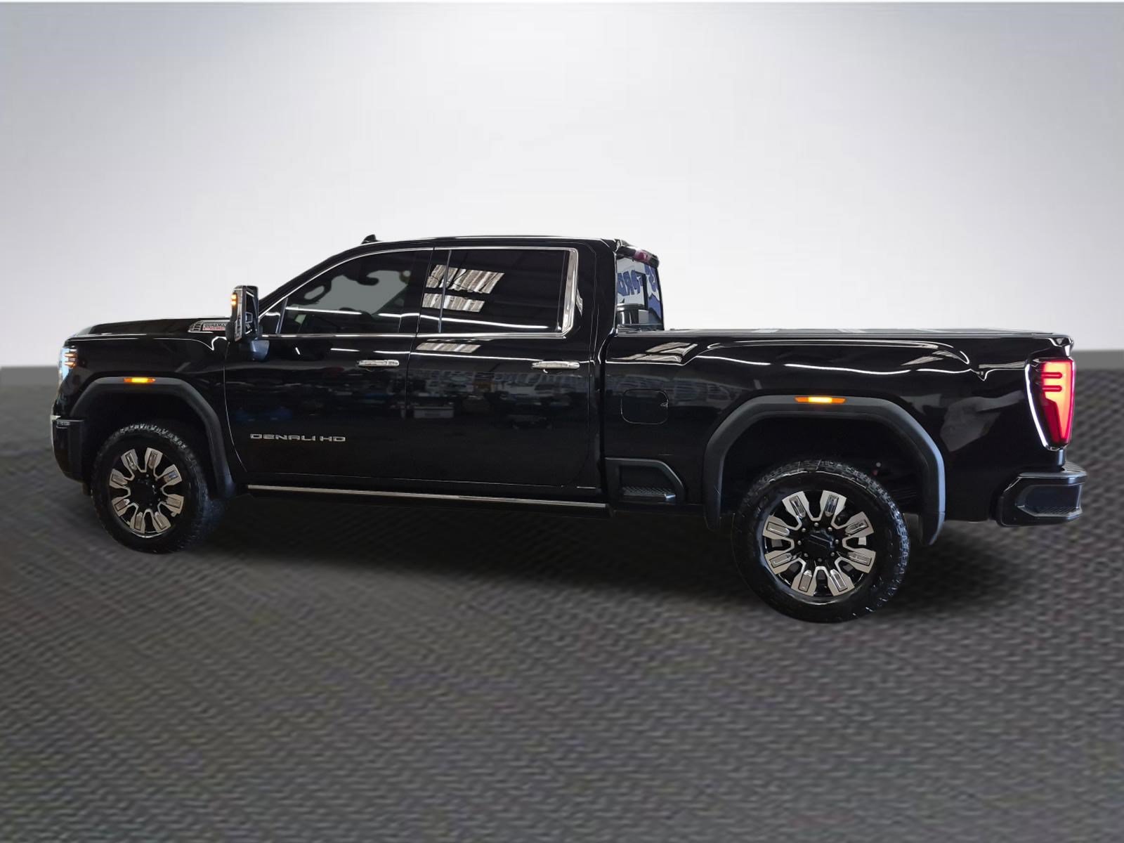 Used 2024 GMC Sierra 3500 Denali w/ Denali Reserve Package AWD/4WD image 5