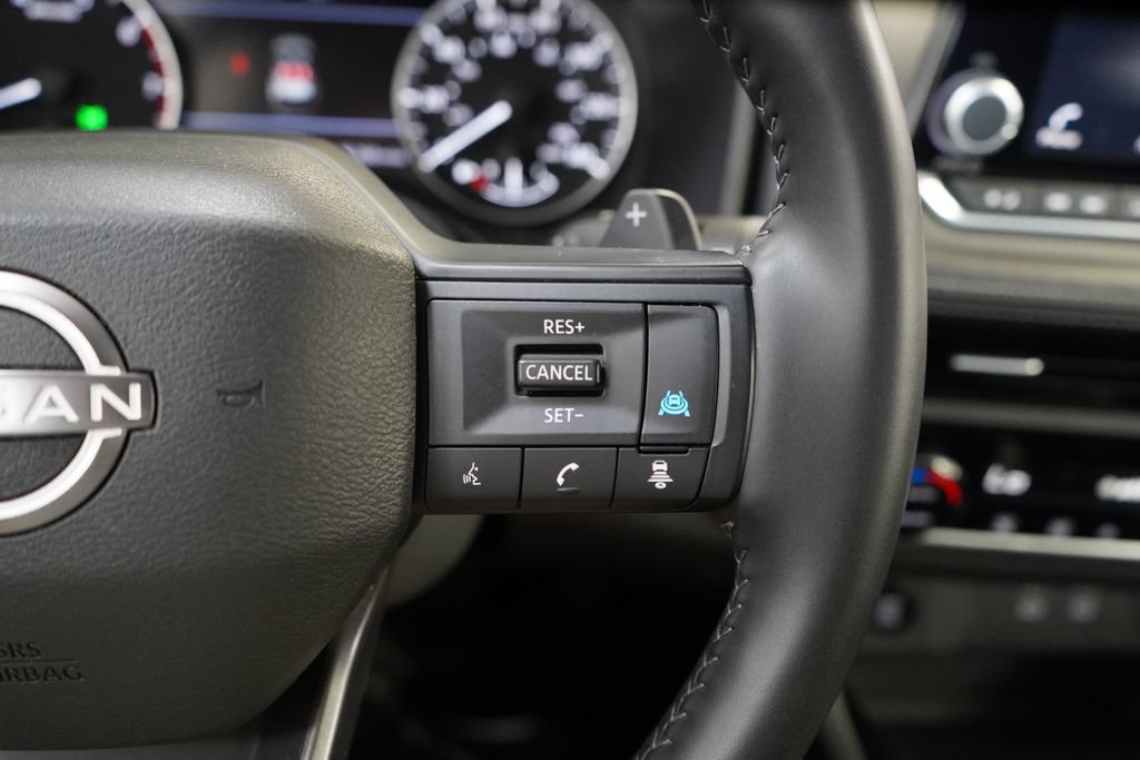 Used 2025 Nissan Rogue SV FWD image 32