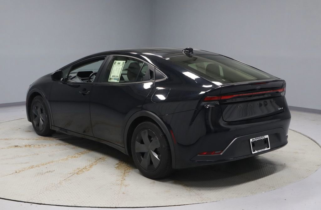 Used 2024 Toyota Prius LE image 3