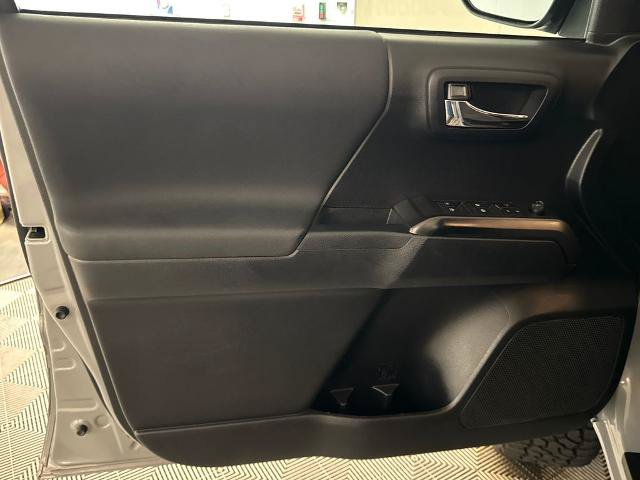 Used 2019 Toyota Tacoma TRD Sport AWD/4WD image 10