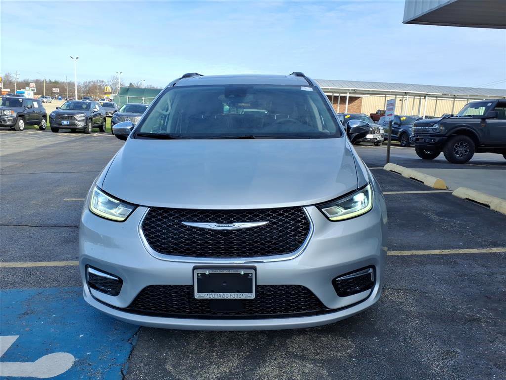 Used 2023 Chrysler Pacifica Limited FWD image 8