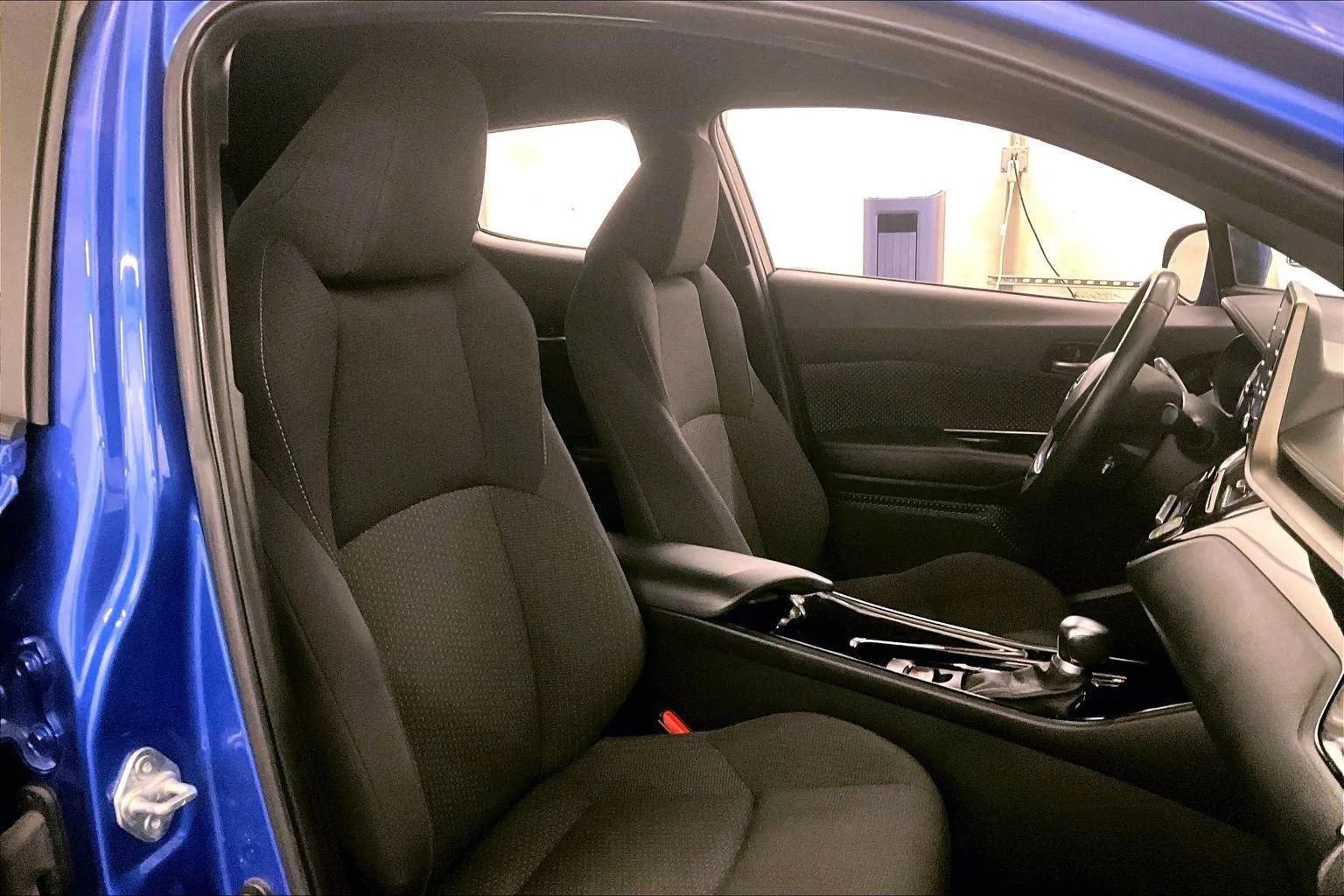 Used 2019 Toyota C-HR XLE image 9