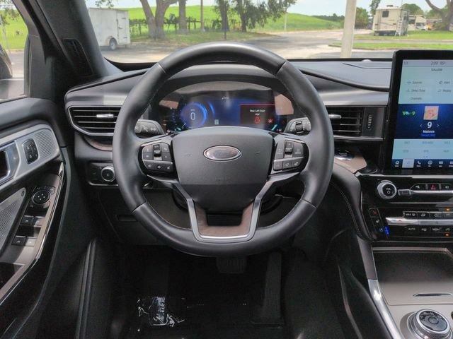Certified 2022 Ford Explorer Platinum w/ Equipment Group 601A AWD/4WD image 18