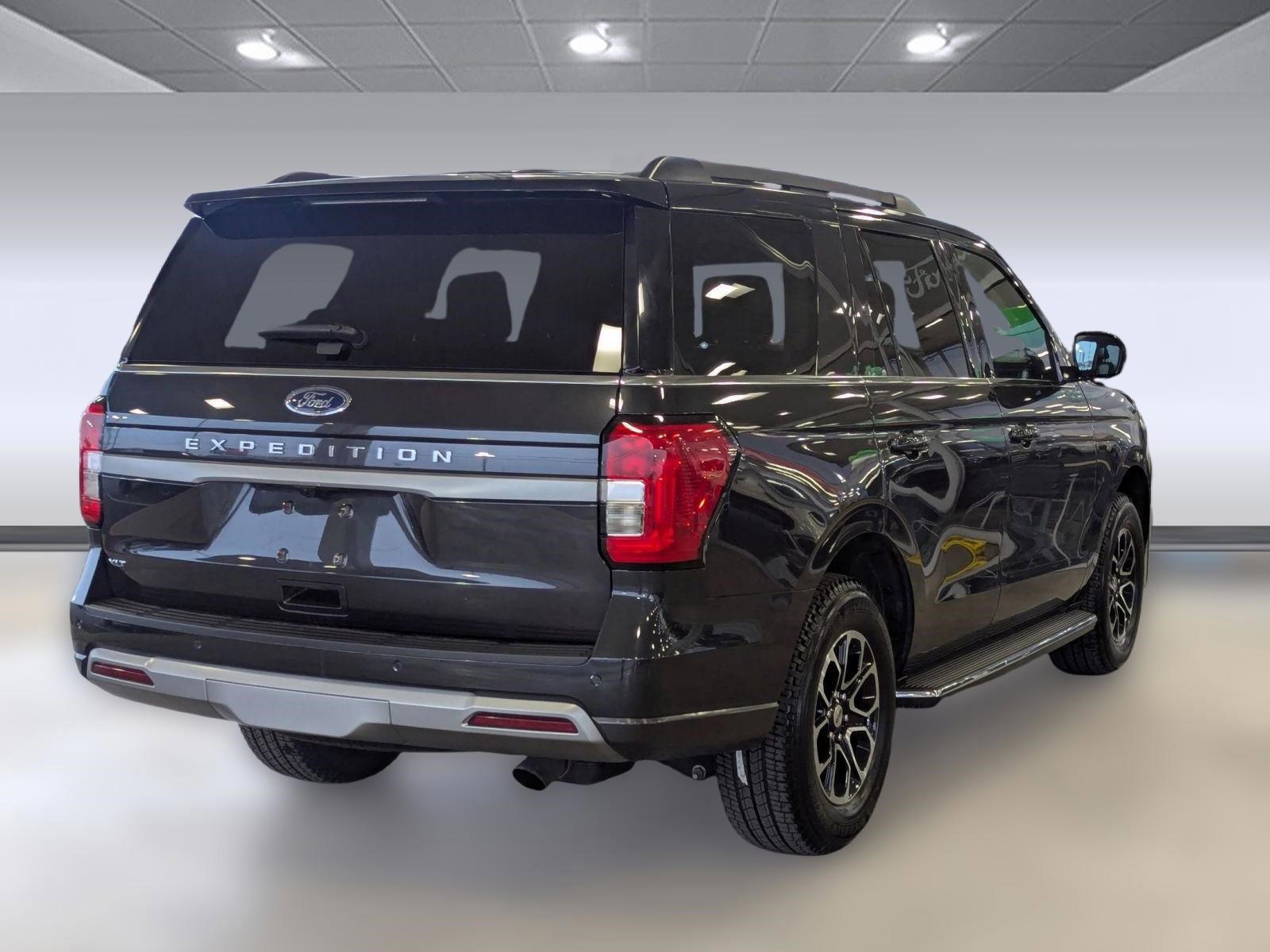 Certified 2023 Ford Expedition XLT image 5