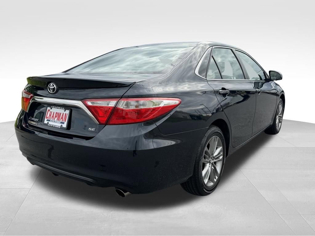 Used 2017 Toyota Camry SE w/ Moonroof Package FWD image 9