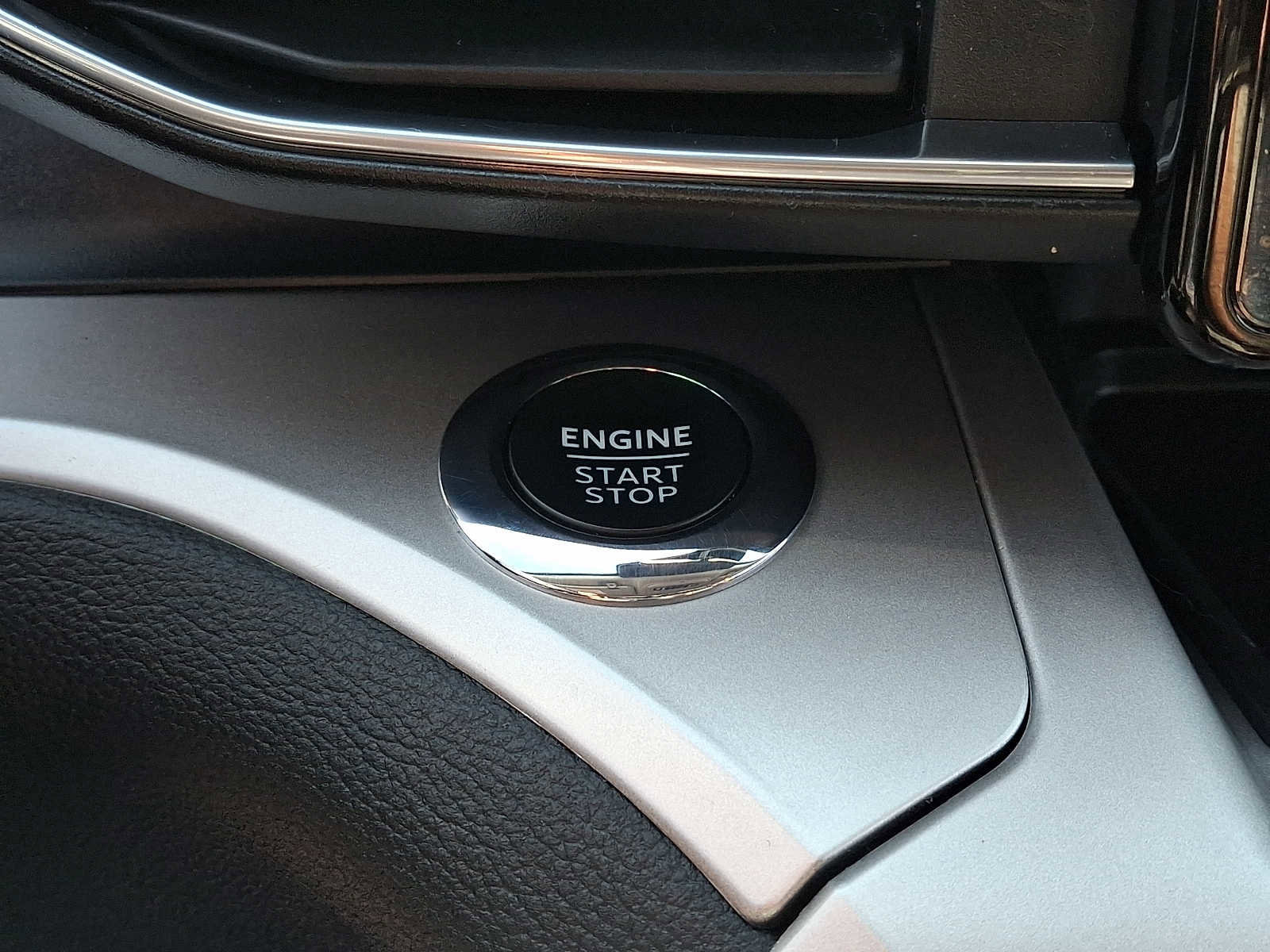 Certified 2022 Ford Explorer XLT w/ Equipment Group 202A image 26