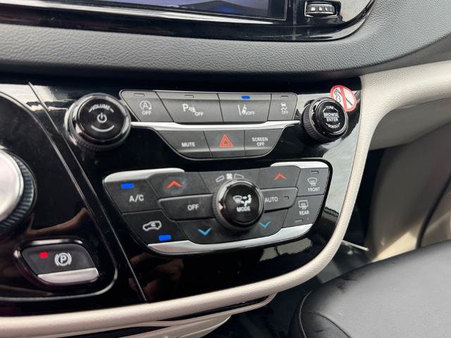 Used 2024 Chrysler Pacifica Touring-L FWD image 21
