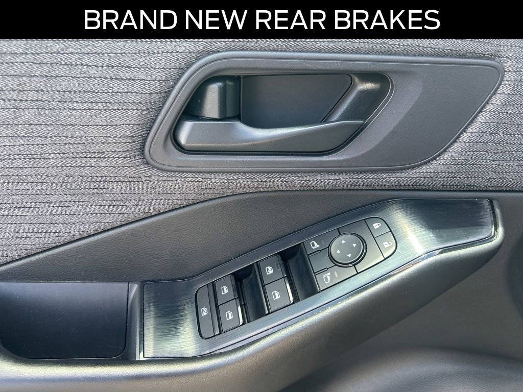 Used 2023 Nissan Rogue S AWD/4WD image 9