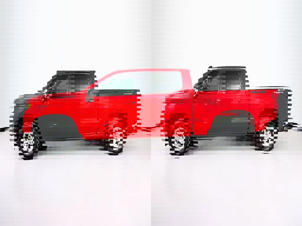 Used 2025 Chevrolet Silverado 1500 LT image 2