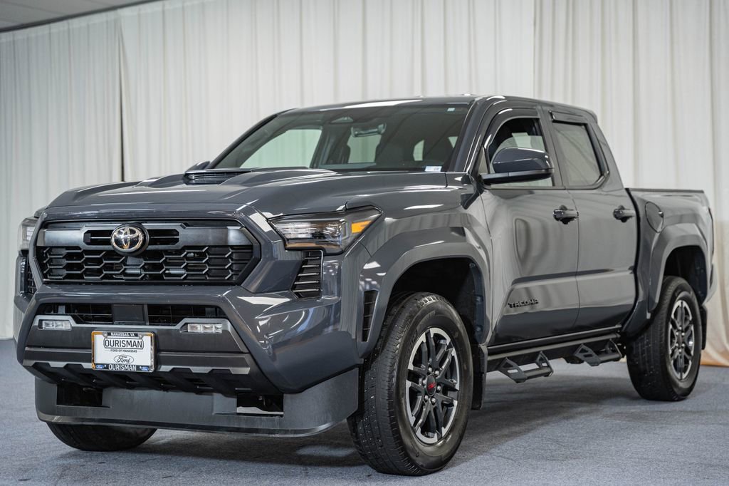 Used 2025 Toyota Tacoma TRD Sport AWD/4WD image 3