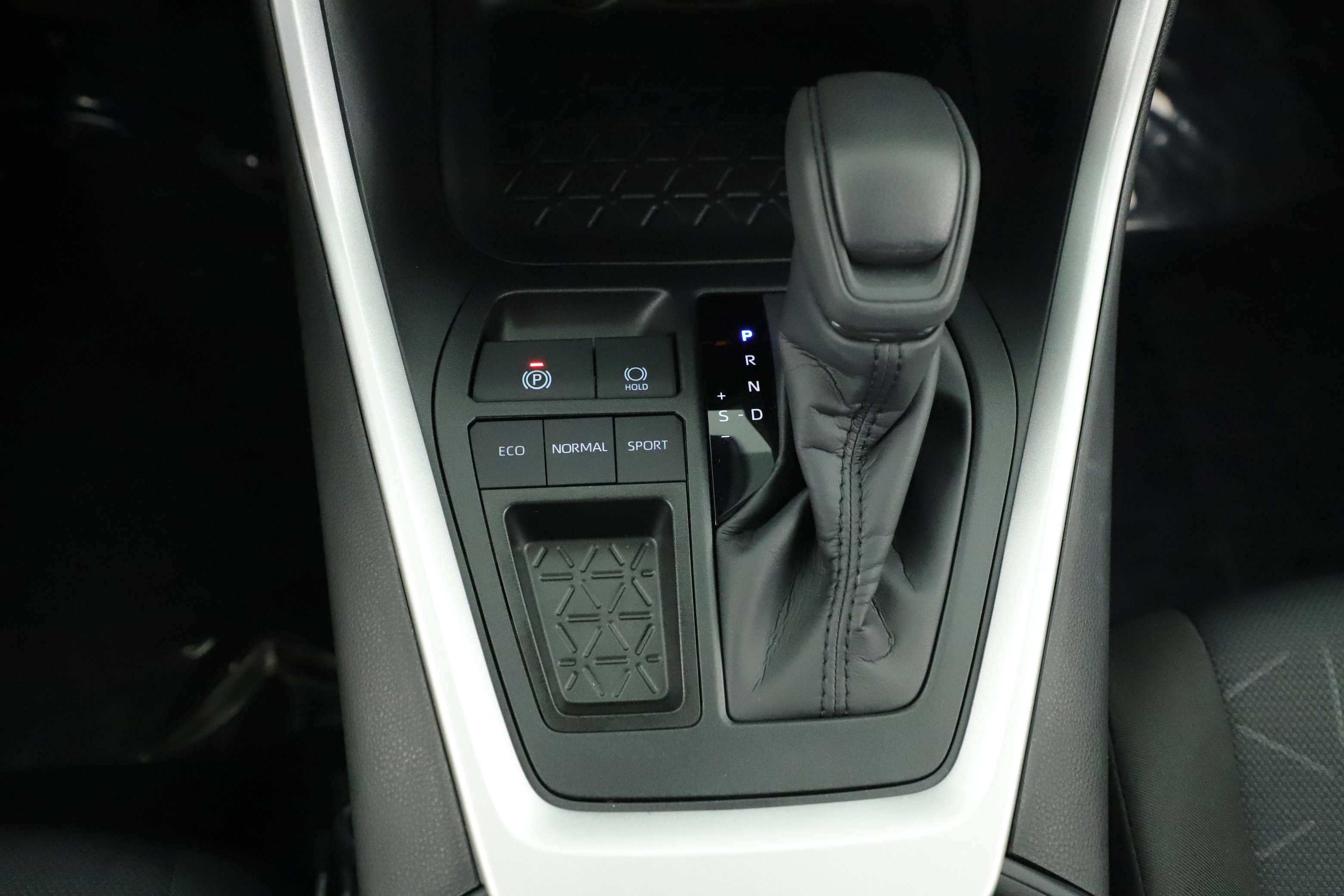 Used 2025 Toyota RAV4 XLE image 23