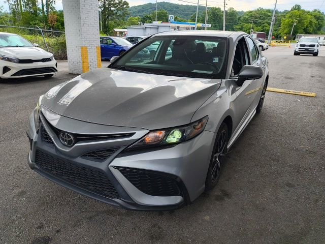 Used 2022 Toyota Camry SE FWD image 4