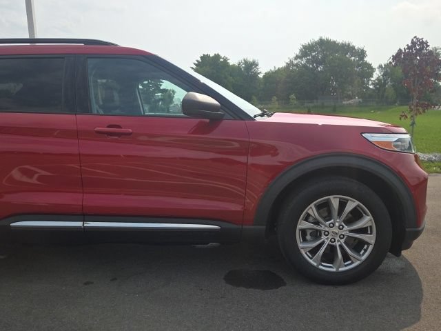Certified 2021 Ford Explorer XLT w/ Equipment Group 202A AWD/4WD image 4