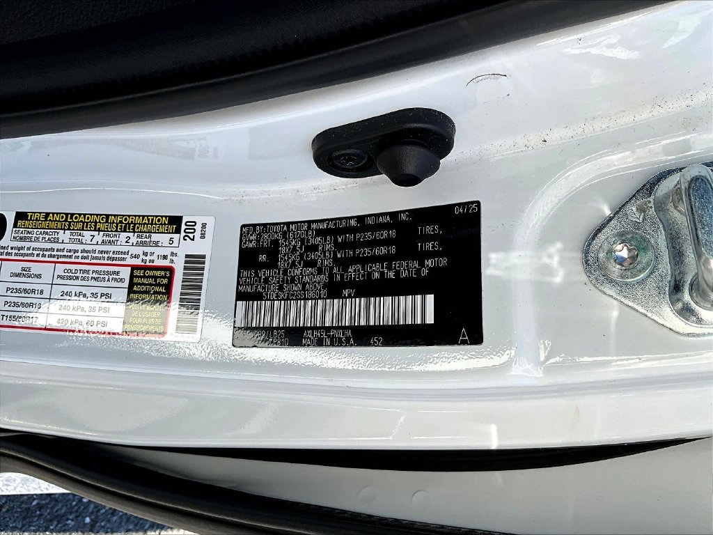 Used 2025 Toyota Sienna Platinum AWD/4WD image 23