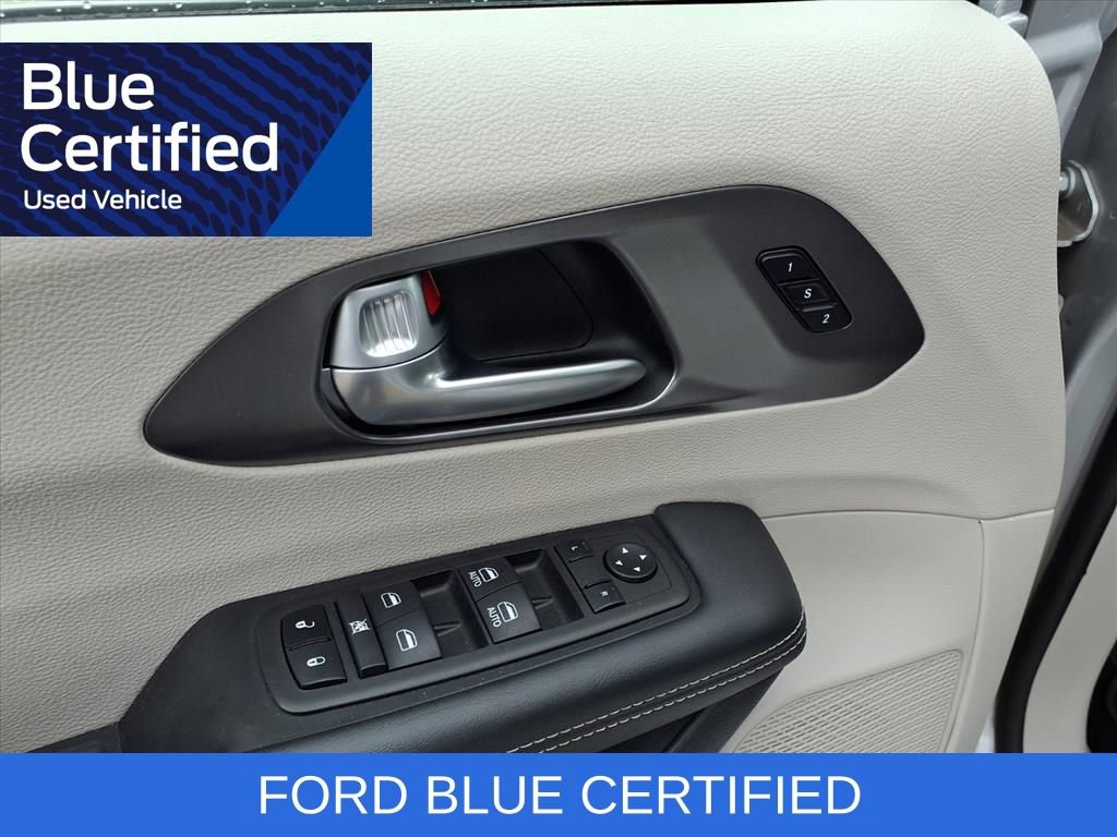 Used 2024 Chrysler Pacifica Touring-L image 24