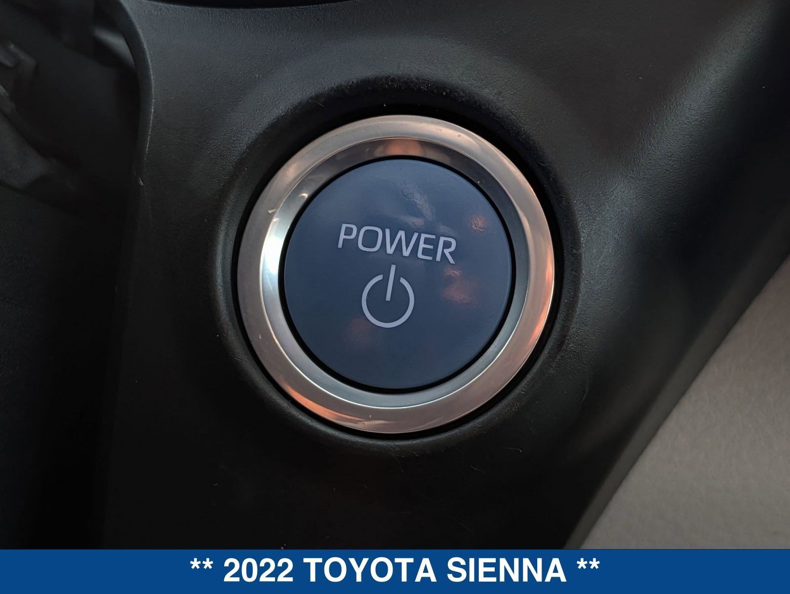 Used 2022 Toyota Sienna LE image 31