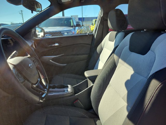 Used 2026 Chevrolet Trax RS w/ Sunroof Package FWD image 30