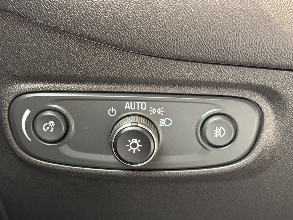 Used 2020 Chevrolet Equinox LT w/ Driver Convenience Package FWD image 29