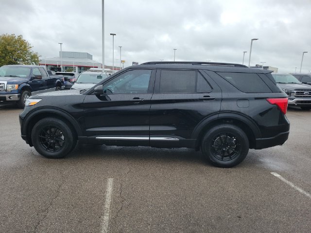 Certified 2022 Ford Explorer XLT w/ Equipment Group 202A AWD/4WD image 2