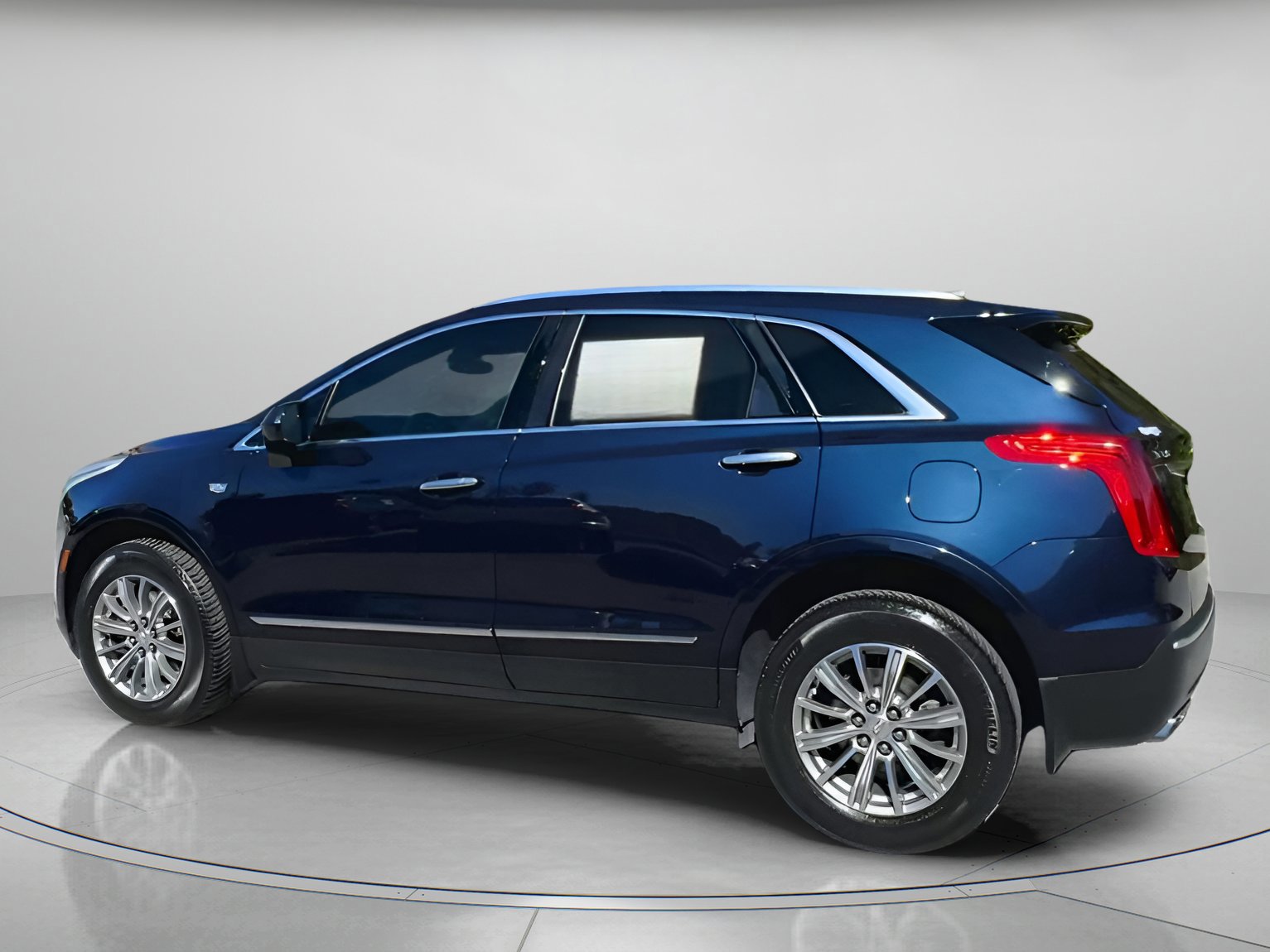 Used 2017 Cadillac XT5 Luxury w/ Driver Awareness Package image 11