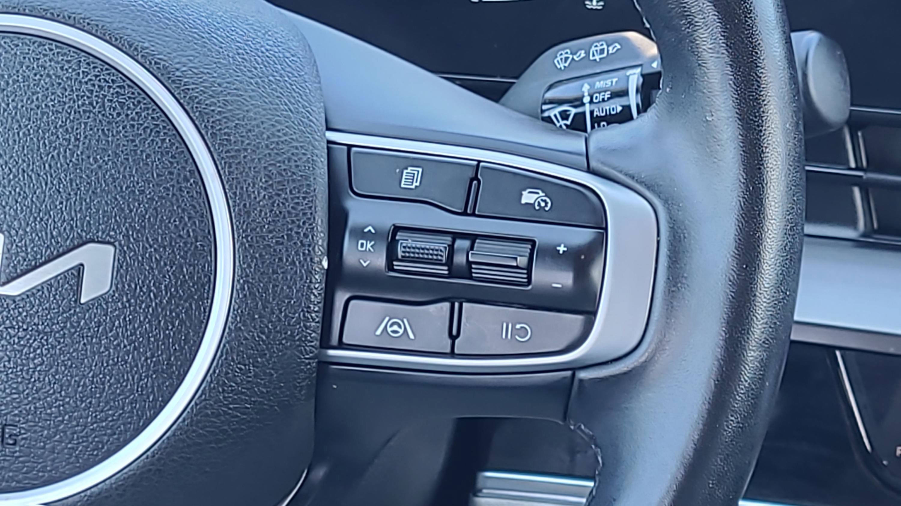 Used 2023 Kia Sportage EX AWD/4WD image 13