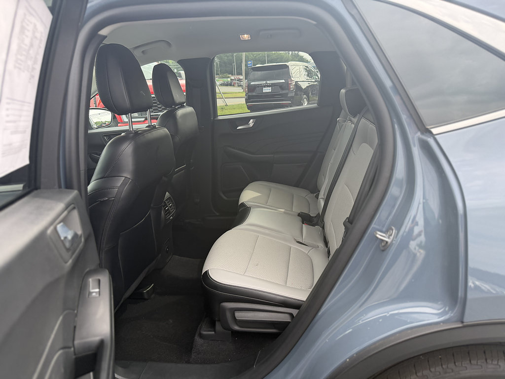 Certified 2025 Ford Escape SE FWD image 11