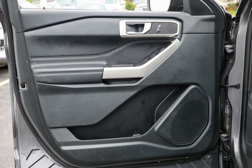 Certified 2023 Ford Explorer XLT w/ Equipment Group 202A image 18