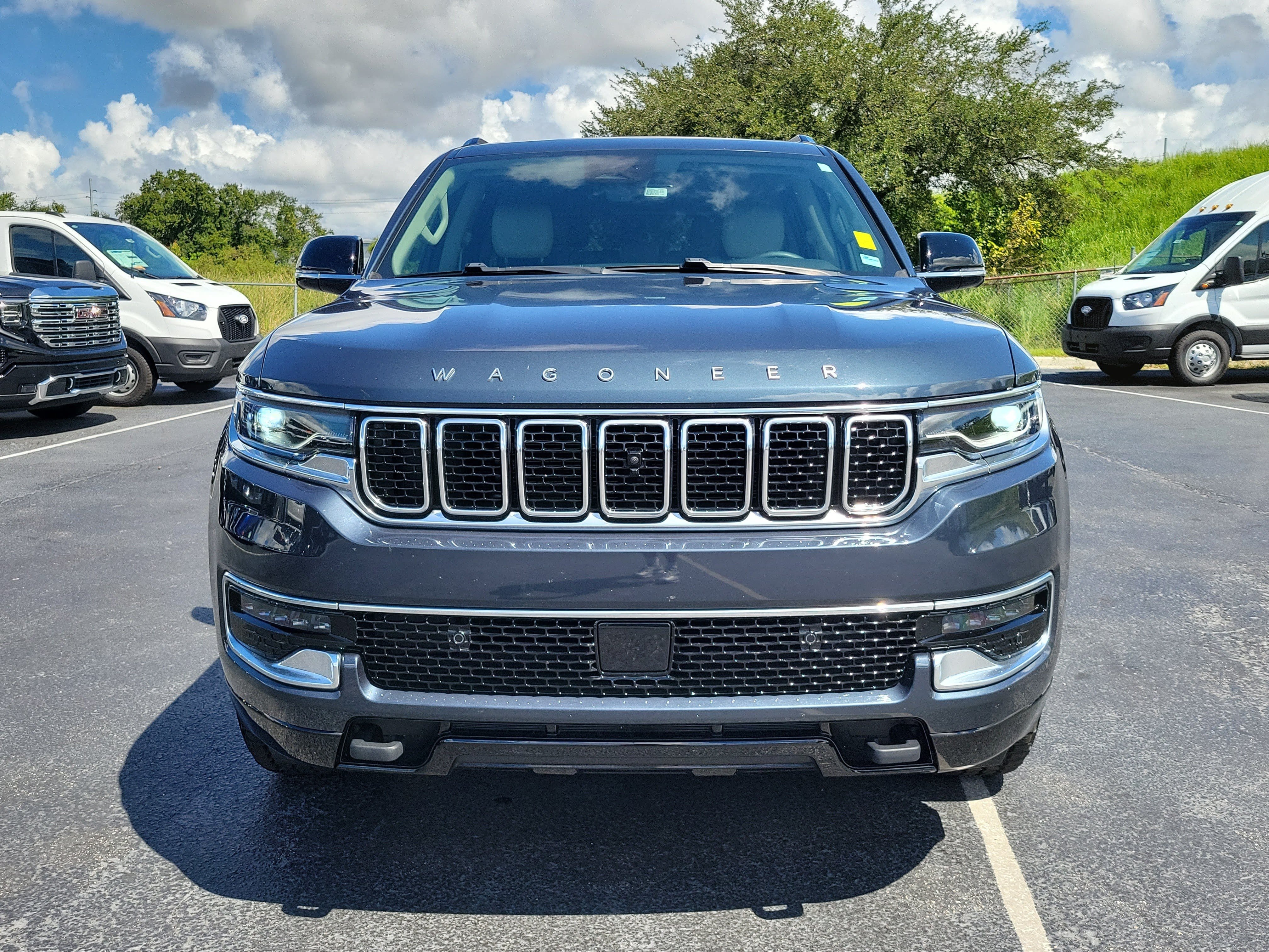 Used 2023 Jeep Wagoneer 4WD w/ Premium Group I image 2