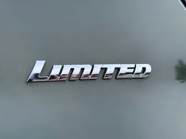 Used 2022 Toyota 4Runner Limited AWD/4WD image 18