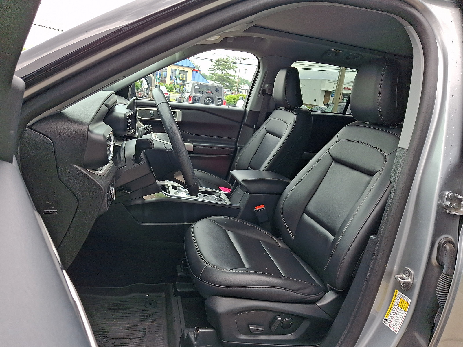Certified 2023 Ford Explorer XLT w/ Equipment Group 202A AWD/4WD image 15