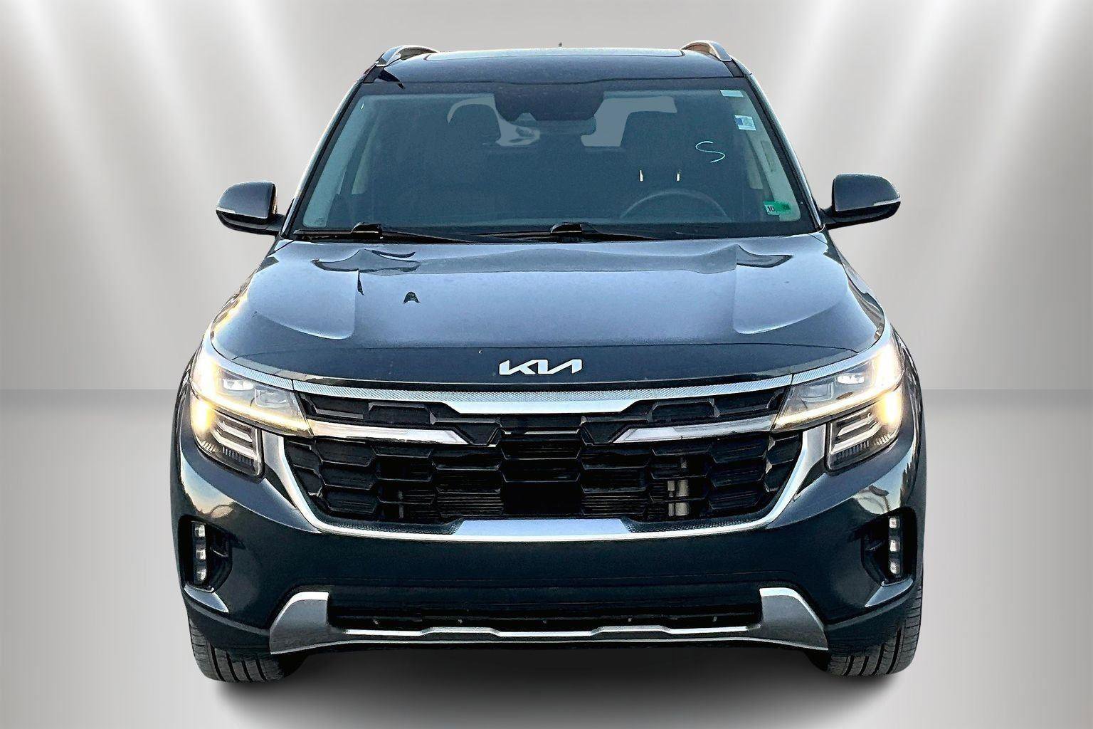 Used 2024 Kia Seltos SX w/ SX Sunroof Package image 3