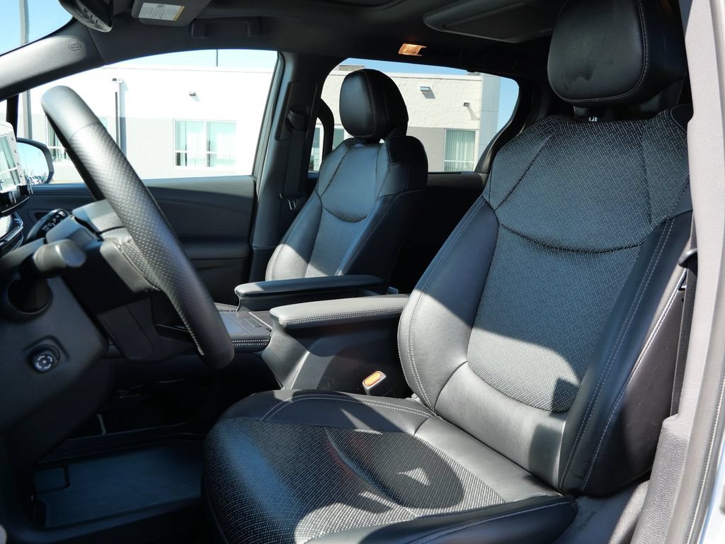 Used 2023 Toyota Sienna XSE AWD/4WD image 12