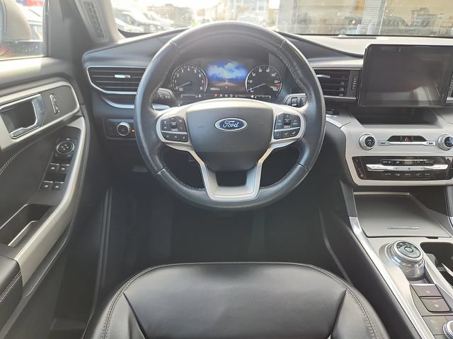 Certified 2021 Ford Explorer XLT w/ Equipment Group 202A AWD/4WD image 9