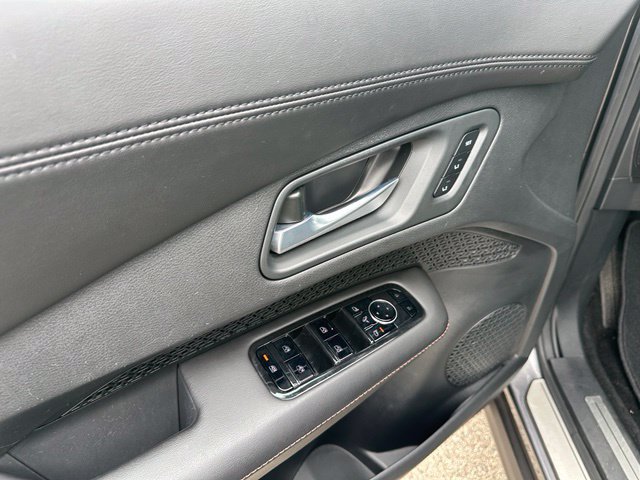 Used 2024 Nissan Ariya AWD image 18