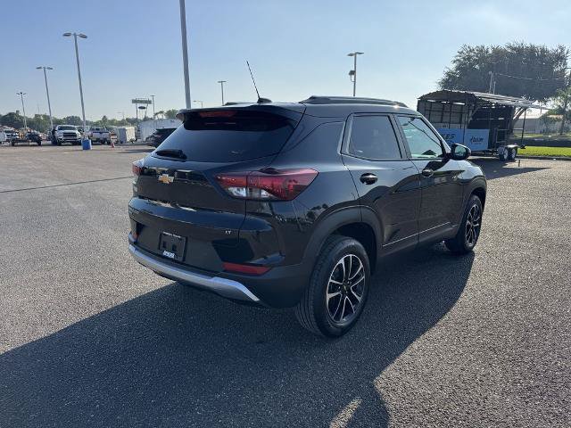 Used 2025 Chevrolet TrailBlazer LT AWD/4WD image 3