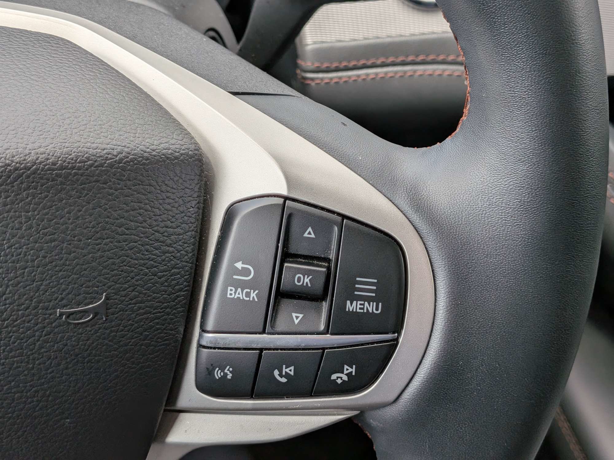 Certified 2025 Ford Explorer Active RWD image 28