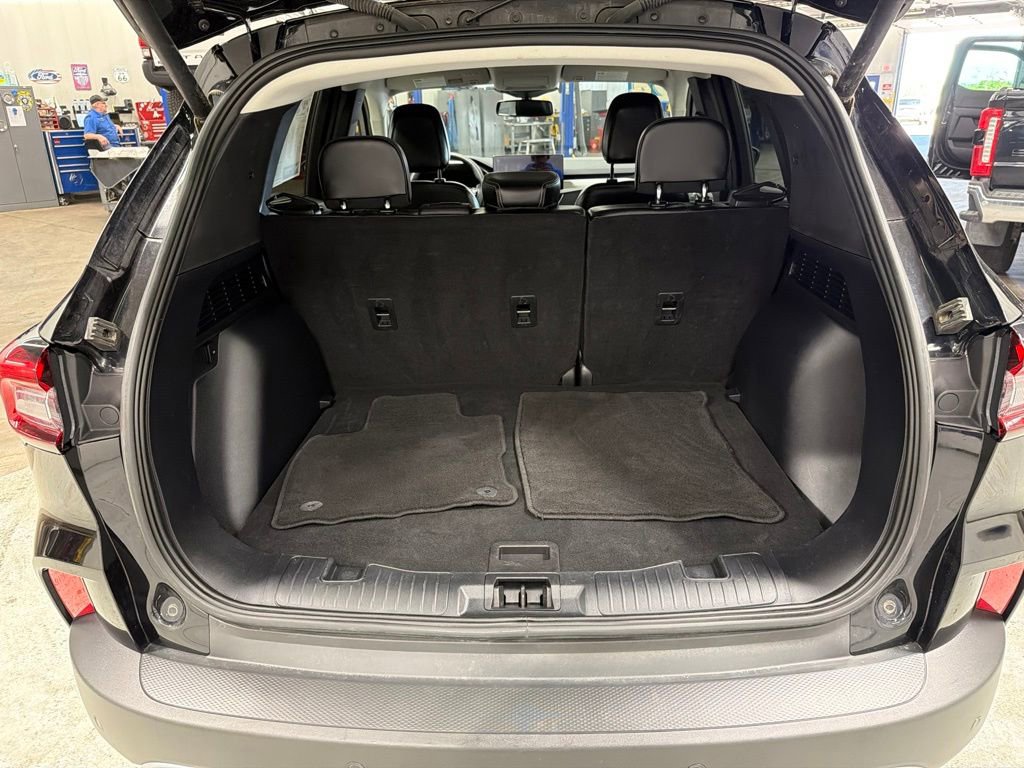 Certified 2024 Ford Escape Platinum AWD/4WD image 4