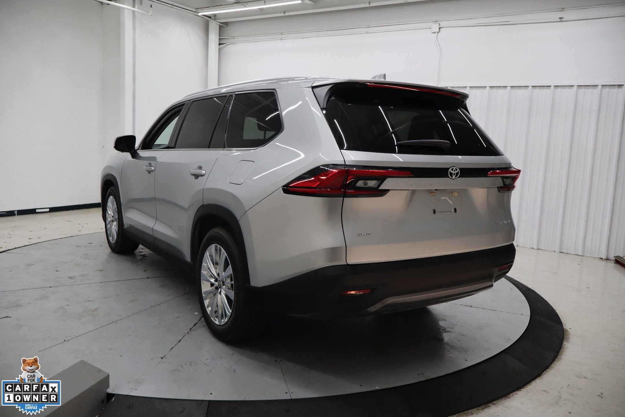 Used 2024 Toyota Grand Highlander AWD image 6